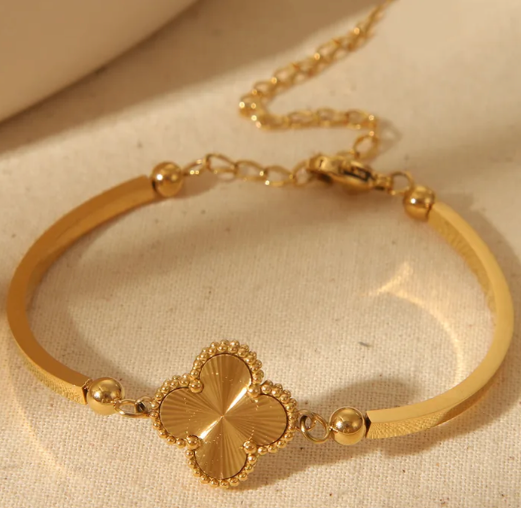 golden clover fortune bracelet ✨ golden clover fortune bracelet ✨